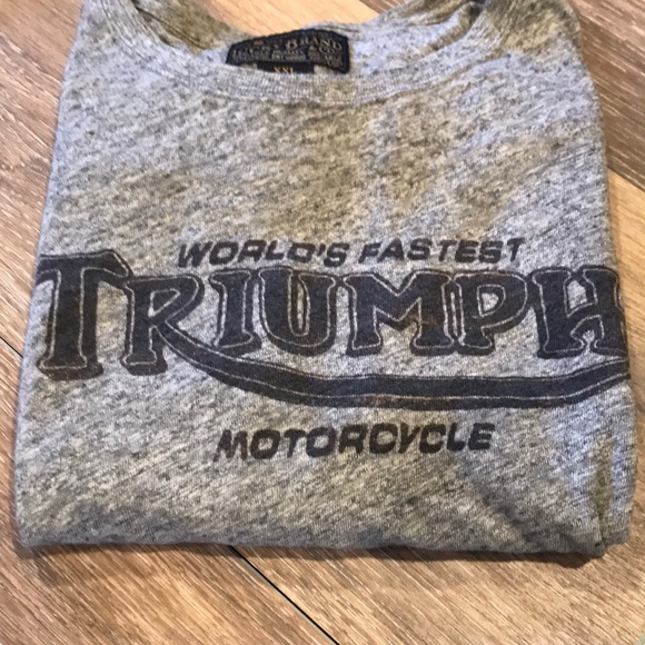 Distressed Triumph Tshirt super soft - Picture 6 of 6
